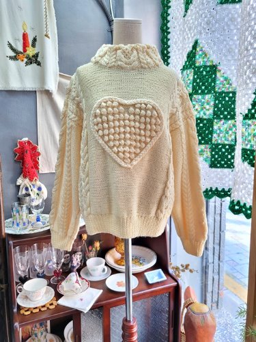 [handmade] lovely pom pom heart turtle neck knit