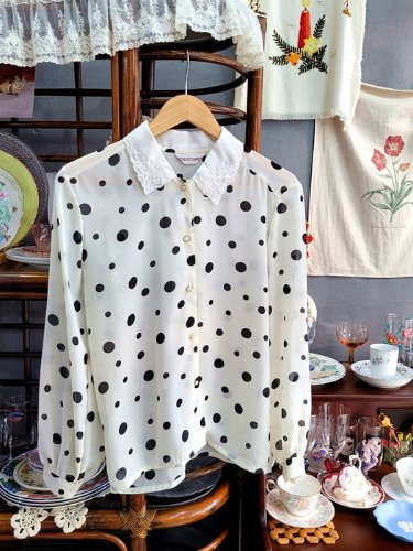 [BOULEUARO] embroidery kara silky dot blouse