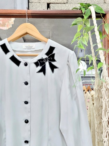 [EPRIS FAMME] velvet ribbon pointed blouse