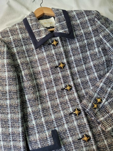 gorgeous button pointed tweed jacket