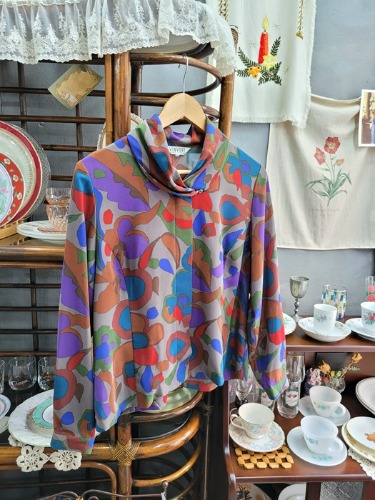[VINVERT] drape neck designed pattern blouse