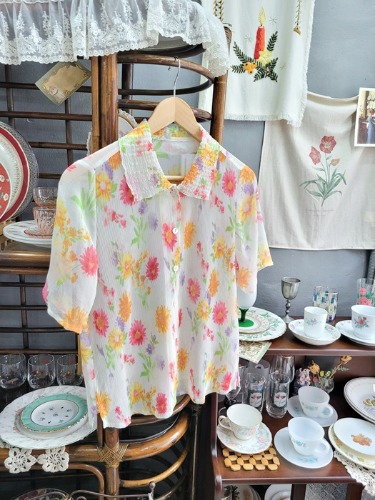 lovely color patterned pleats blouse