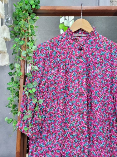 retro color  designed tiny flower blouse