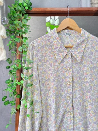 [VINVERT] adorable color designed flower blouse