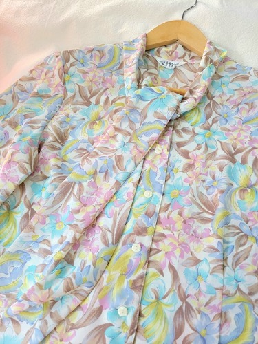 [SAGA MORE] drawing flower pattern neck scarf blouse
