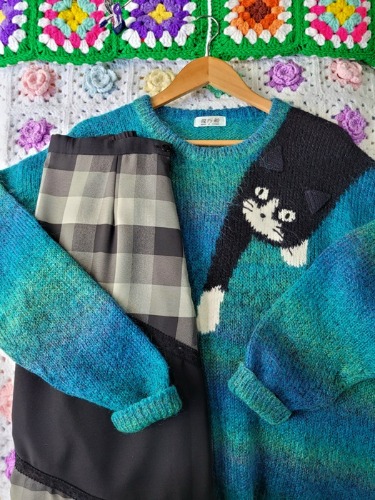 shoulder&#039;s kitsch cat pointed mohair knit top