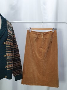 3 button brown suede flat skirt
