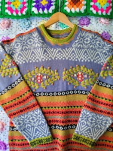 spring pattern pointed long knit top