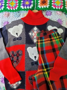 kitsch bear motive wool turtle neck knit top